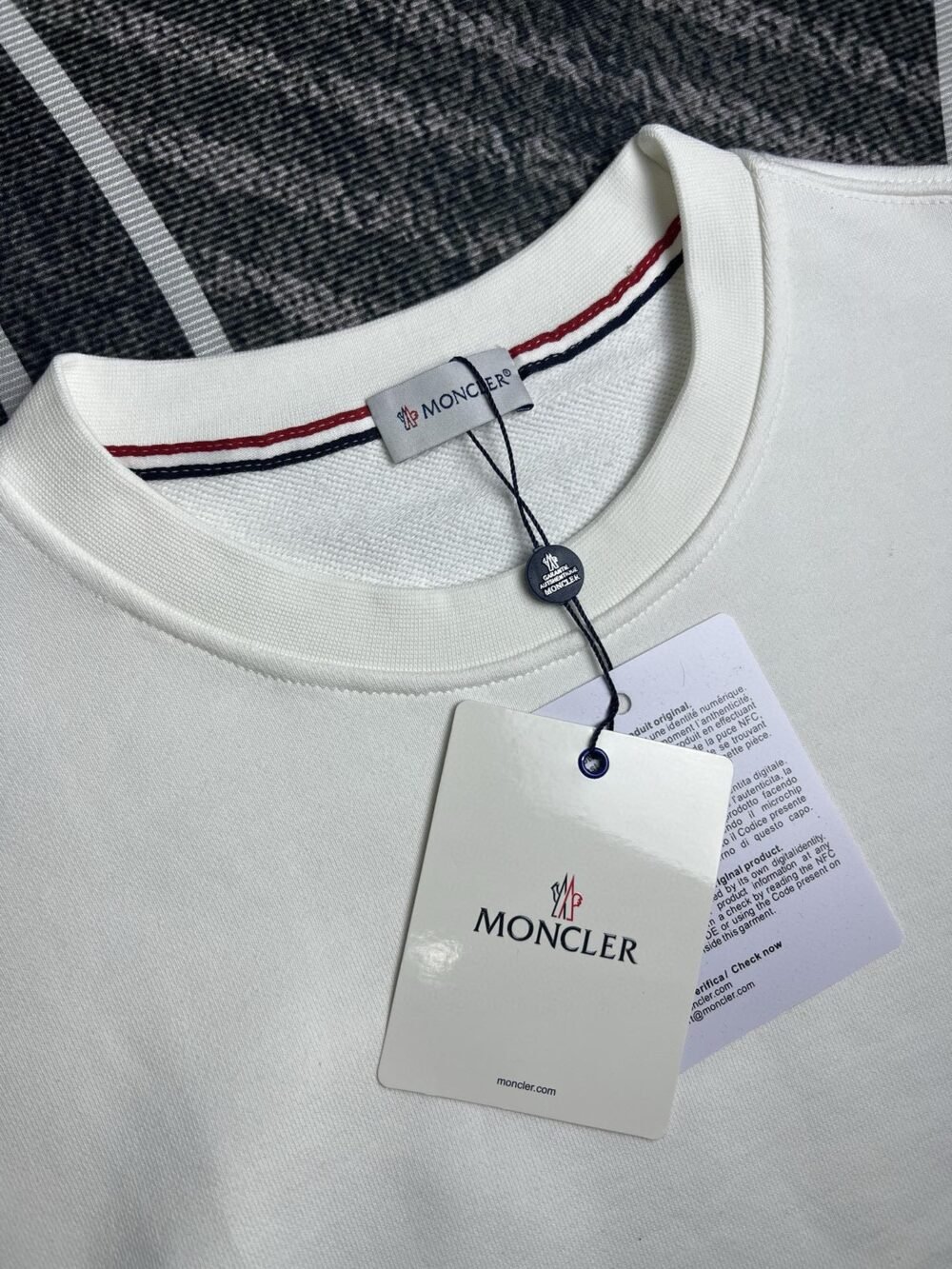 モンクレール メンズ トレーナー コピー品 moncler オシャレ